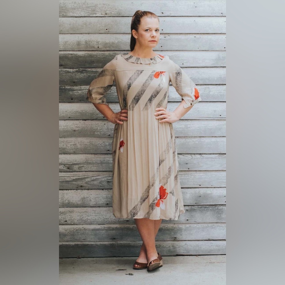 Vintage Blue Lady beige pleated dress, size S/M
